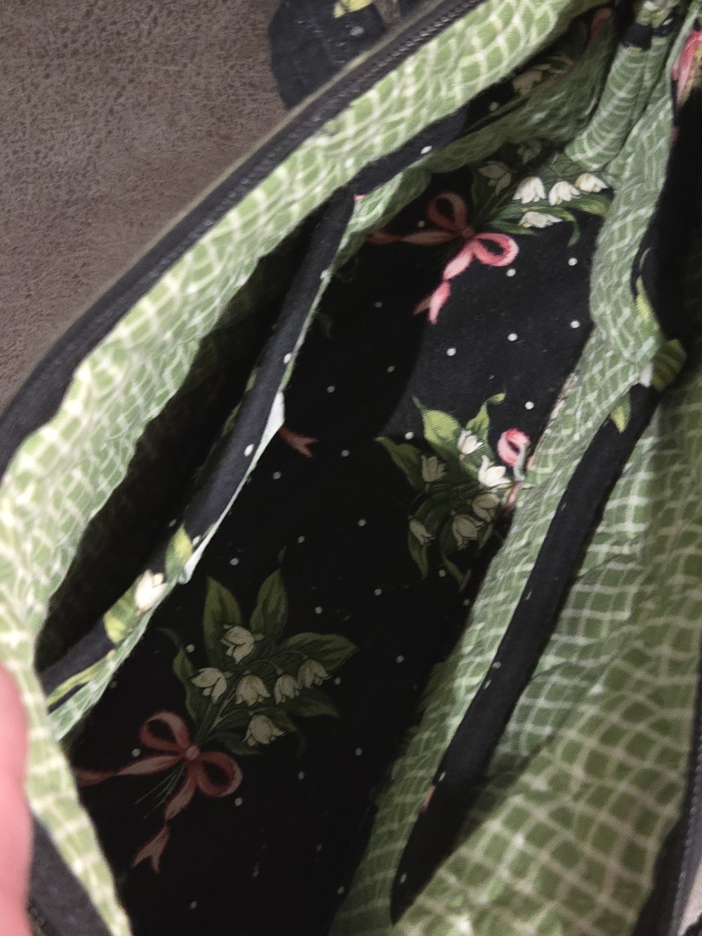 Vera Bradley Retired"New Hope" Floral Quilted Tote Bag Purse Pockets Black Pink - Picture 6 of 12